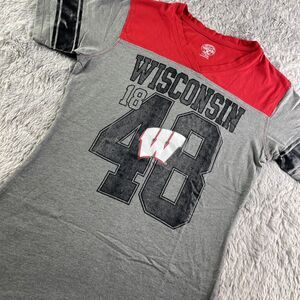 Wisconsin Badgers Shirt Women Large Gray Red Black Bucky UW Vneck Short Sleeve